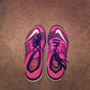 Pink nike fs life run 3